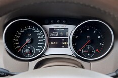 Mercedes-Benz ML 63 AMG ML 63 AMG Farmari (AC) 4ov 6208cm3 A, vm. 2010, 197 tkm (17 / 27)