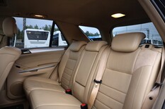 Mercedes-Benz ML 63 AMG ML 63 AMG Farmari (AC) 4ov 6208cm3 A, vm. 2010, 197 tkm (23 / 27)