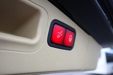 Mercedes-Benz ML 63 AMG ML 63 AMG Farmari (AC) 4ov 6208cm3 A, vm. 2010, 197 tkm (27 / 27)