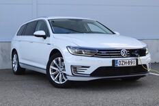 Volkswagen Passat Variant GTE Plug-In Hybrid 160 kW (218 hv) DSG-automaatti, vm. 2018, 108 tkm (1 / 23)