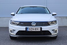 Volkswagen Passat Variant GTE Plug-In Hybrid 160 kW (218 hv) DSG-automaatti, vm. 2018, 108 tkm (2 / 23)