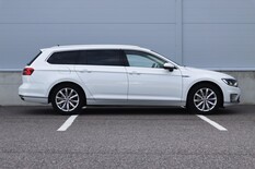 Volkswagen Passat Variant GTE Plug-In Hybrid 160 kW (218 hv) DSG-automaatti, vm. 2018, 108 tkm (4 / 23)