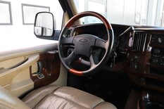 Chevrolet Chevy Van Explorer  Luxus Bussi  5.3 V8 Automaatti 6Hlö, vm. 2004, 128 tkm (8 / 16)