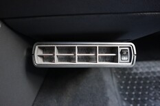 Volkswagen Caravelle Comfortline 2,0 TDI 132 kW 4Motion DSG pakettiauto, vm. 2011, 238 tkm (15 / 21)