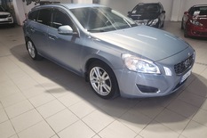 Volvo V60 2,0T Momentum aut, vm. 2011, 284 tkm (1 / 14)