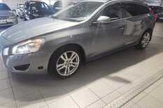 Volvo V60 2,0T Momentum aut, vm. 2011, 284 tkm (2 / 14)