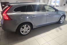 Volvo V60 2,0T Momentum aut, vm. 2011, 284 tkm (4 / 14)