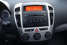 Kia cee'd 1,6 EX SW, vm. 2009, 251 tkm (11 / 14)