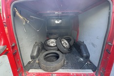 Ford Transit 300S 2,2TDCi 115 N1 Van FWD 4,36 Matala, vm. 2009, 420 tkm (9 / 11)