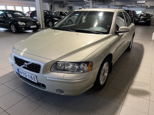 Volvo S60 2,4 170hv Momentum BUSINESS, vm. 2005, 420 tkm