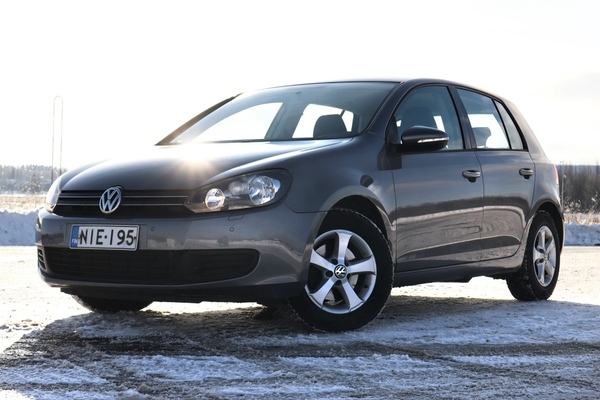 Volkswagen Golf Comfortline 1,4 TSI 90 kW 4-ovinen, vm. 2011, 101 tkm