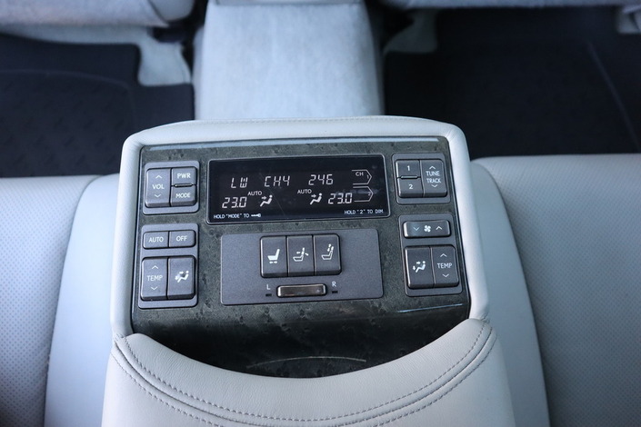 Lexus LS LS460 Sedan (AA) 4ov 4608cm3 A - Juuri katsastettu!!, vm. 2007, 216 tkm (27 / 37)