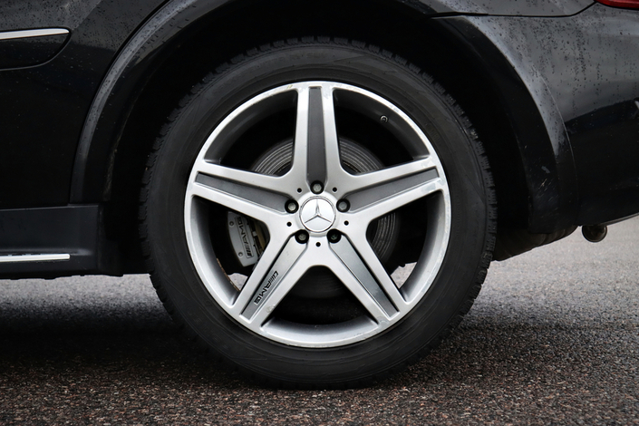 Mercedes-Benz ML 63 AMG ML 63 AMG Farmari (AC) 4ov 6208cm3 A, vm. 2010, 197 tkm (12 / 27)