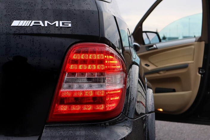 Mercedes-Benz ML 63 AMG ML 63 AMG Farmari (AC) 4ov 6208cm3 A, vm. 2010, 197 tkm (13 / 27)