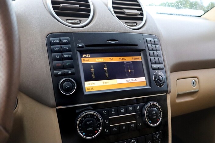 Mercedes-Benz ML 63 AMG ML 63 AMG Farmari (AC) 4ov 6208cm3 A, vm. 2010, 197 tkm (18 / 27)