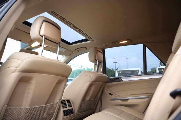 Mercedes-Benz ML 63 AMG ML 63 AMG Farmari (AC) 4ov 6208cm3 A, vm. 2010, 197 tkm (24 / 27)