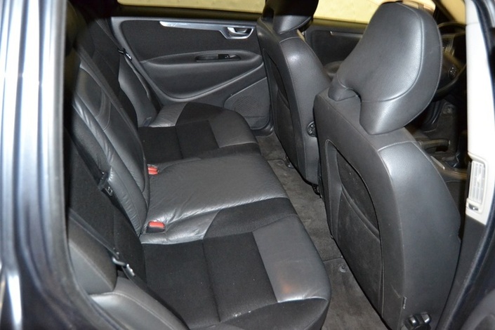 Volvo V70 V70 Farmari (AC) 5ov 2430cm3, vm. 2007, 320 tkm (4 / 9)