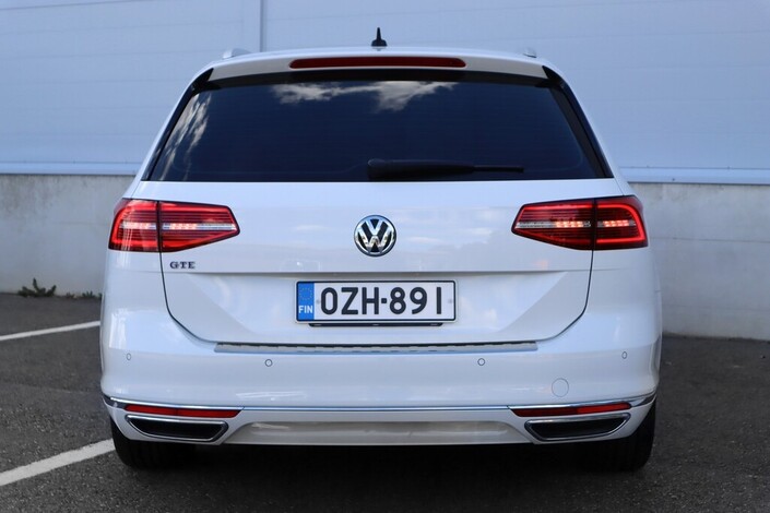 Volkswagen Passat Variant GTE Plug-In Hybrid 160 kW (218 hv) DSG-automaatti, vm. 2018, 108 tkm (7 / 23)