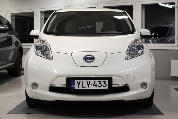 Nissan Leaf sähköauto + spoileri aurinkopaneelilla, vm. 2013, 119 tkm (2 / 7)