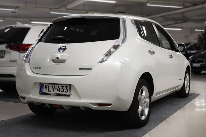 Nissan Leaf sähköauto + spoileri aurinkopaneelilla, vm. 2013, 119 tkm (3 / 7)