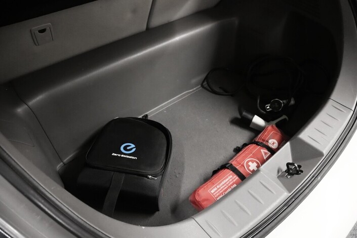 Nissan Leaf sähköauto + spoileri aurinkopaneelilla, vm. 2013, 119 tkm (7 / 7)