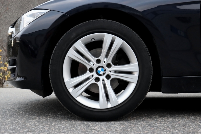 BMW 320 F30 Sedan 320i TwinPower Turbo A Athlete Edition, vm. 2015, 107 tkm (7 / 17)