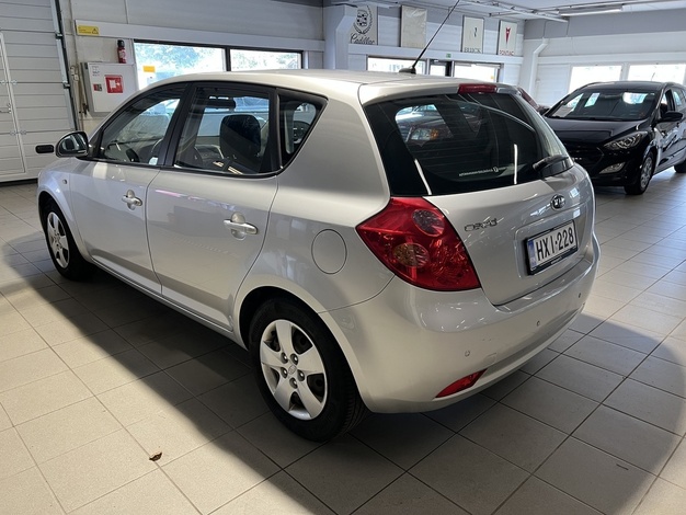 Kia cee'd 1,6 EX HB 5D A/T, vm. 2009, 133 tkm (5 / 12)