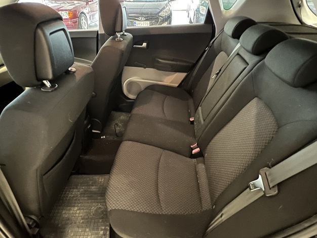 Kia cee'd 1,6 EX HB 5D A/T, vm. 2009, 133 tkm (8 / 12)