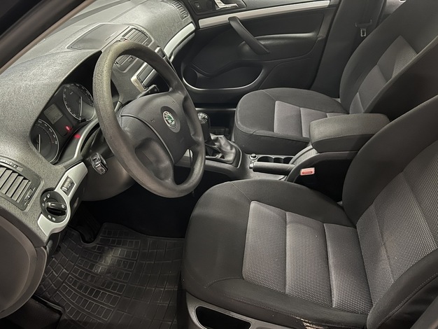 Skoda Octavia 1,6 Ambiente, vm. 2007, 245 tkm (7 / 21)