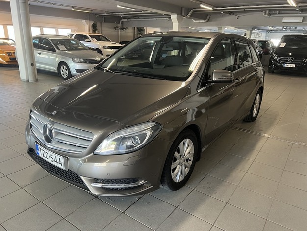 Mercedes-Benz B 180 CDI BE A Premium Business, vm. 2013, 135 tkm (1 / 8)