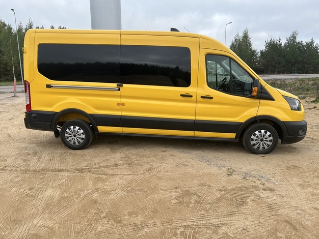 Ford Transit 2,0 TDCi  M6 Etuveto  L2H2 Retkeilyauto 3+3, vm. 2023, 83 tkm (3 / 11)