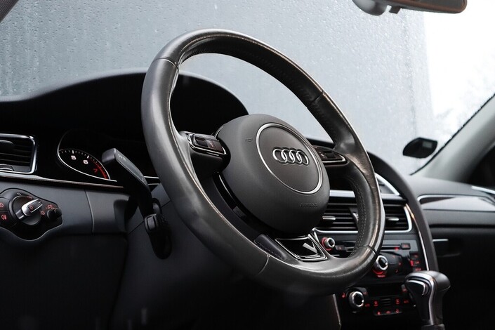 Audi A4 Sedan Business Sport S-Line 1,8 TFSI 125 kW multitronic, vm. 2015, 154 tkm (12 / 24)