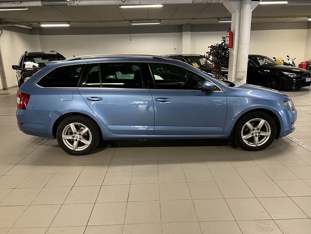 Skoda Octavia Combi 1,6 TDI 105 Elegance DSG Autom., vm. 2015, 294 tkm (3 / 12)