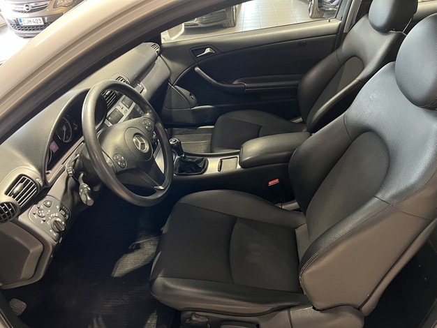 Mercedes-Benz CLC 200 CDI Sportcoup, vm. 2009, 326 tkm (6 / 9)