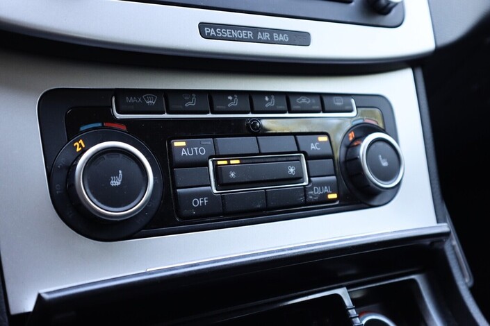 Volkswagen Passat Variant Comfortline 1,4 TSI 90 kW (122 hv) DSG-automaatti BlueMotion Technology, vm. 2010, 206 tkm (13 / 24)