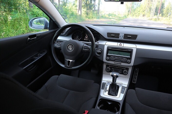 Volkswagen Passat Variant Comfortline 1,4 TSI 90 kW (122 hv) DSG-automaatti BlueMotion Technology, vm. 2010, 206 tkm (9 / 24)