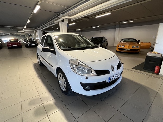 Renault Clio III Authentique 1,2 16v 3ov, vm. 2009, 242 tkm (2 / 8)