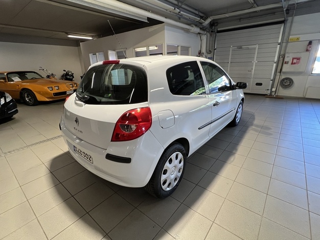 Renault Clio III Authentique 1,2 16v 3ov, vm. 2009, 242 tkm (4 / 8)