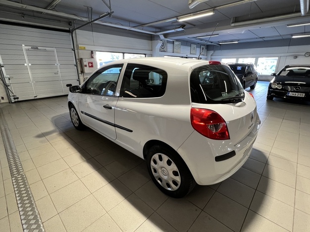 Renault Clio III Authentique 1,2 16v 3ov, vm. 2009, 242 tkm (5 / 8)