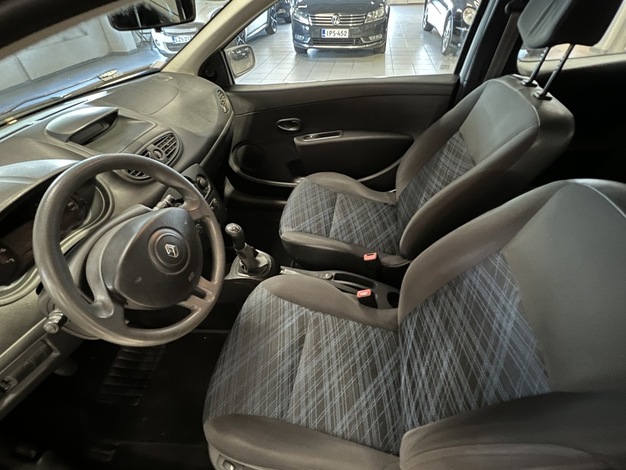 Renault Clio III Authentique 1,2 16v 3ov, vm. 2009, 242 tkm (6 / 8)