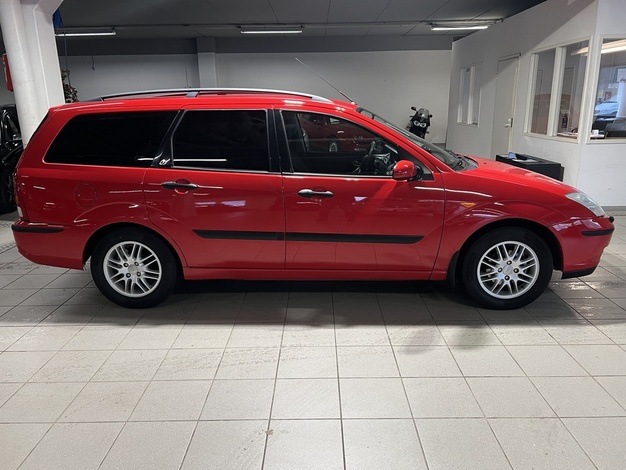 Ford Focus 1,6i 100hv Comfort Wagon, vm. 2004, 235 tkm (3 / 12)
