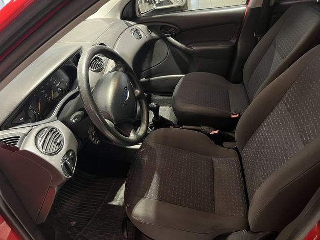 Ford Focus 1,6i 100hv Comfort Wagon, vm. 2004, 235 tkm (6 / 12)