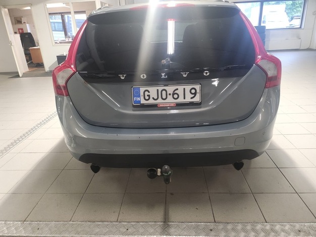 Volvo V60 2,0T Momentum aut, vm. 2011, 284 tkm (6 / 14)