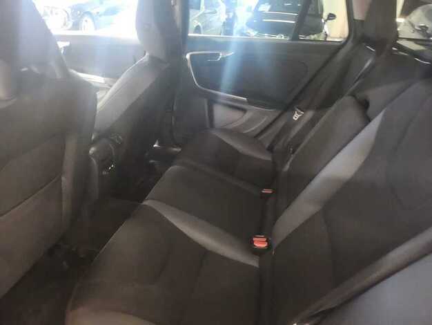 Volvo V60 2,0T Momentum aut, vm. 2011, 284 tkm (8 / 14)