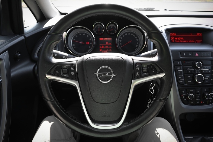 Opel Astra Sports Tourer Enjoy 1,4 Turbo ecoFLEX Start/Stop 88kW MT6, vm. 2014, 175 tkm (8 / 19)