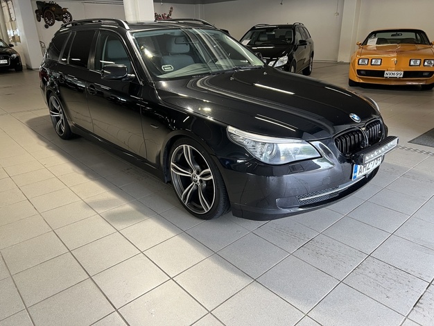 BMW 520 E61 Touring, vm. 2008, 345 tkm (2 / 12)