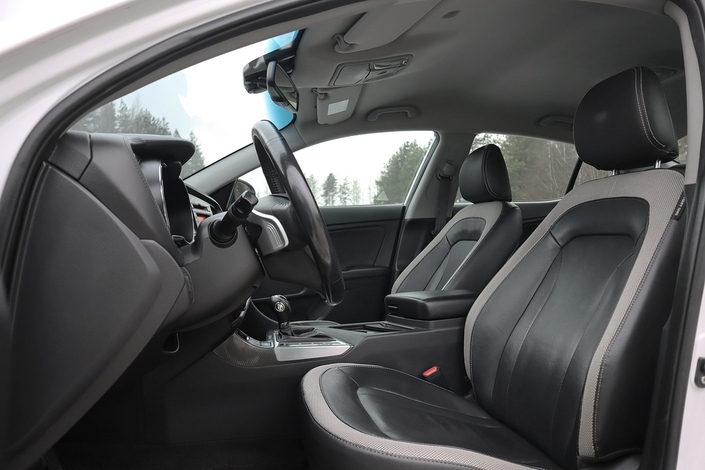 Kia Optima 2,0 EX A/T, vm. 2013, 237 tkm (25 / 27)