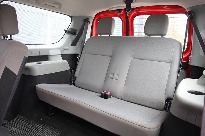 Dacia Logan MCV e4 1,6 16V Hi-Flex 105hv 5MT 7p Ambiance, vm. 2010, 230 tkm (14 / 27)