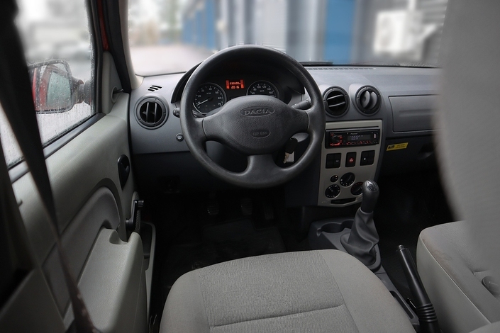 Dacia Logan MCV e4 1,6 16V Hi-Flex 105hv 5MT 7p Ambiance, vm. 2010, 230 tkm (8 / 27)