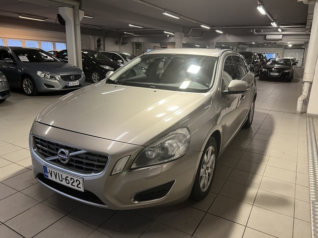 Volvo V60 1,6D DRIVe Momentum, vm. 2011, 299 tkm (1 / 12)